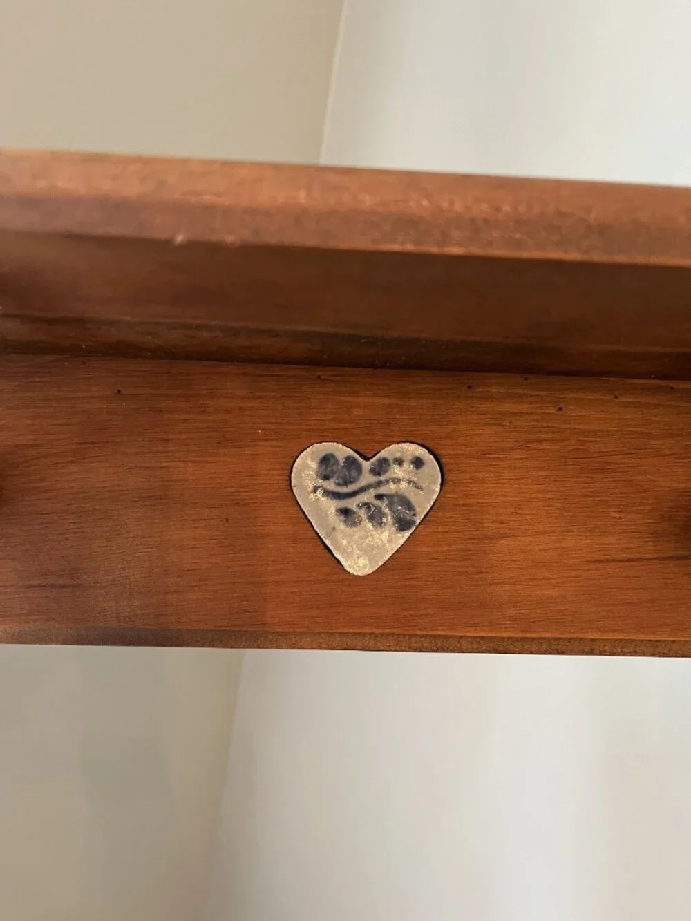 Vintage Wooden Peg Rack Plate Shelf Salt-Glazed Pottery Heart Accent Signed 1988